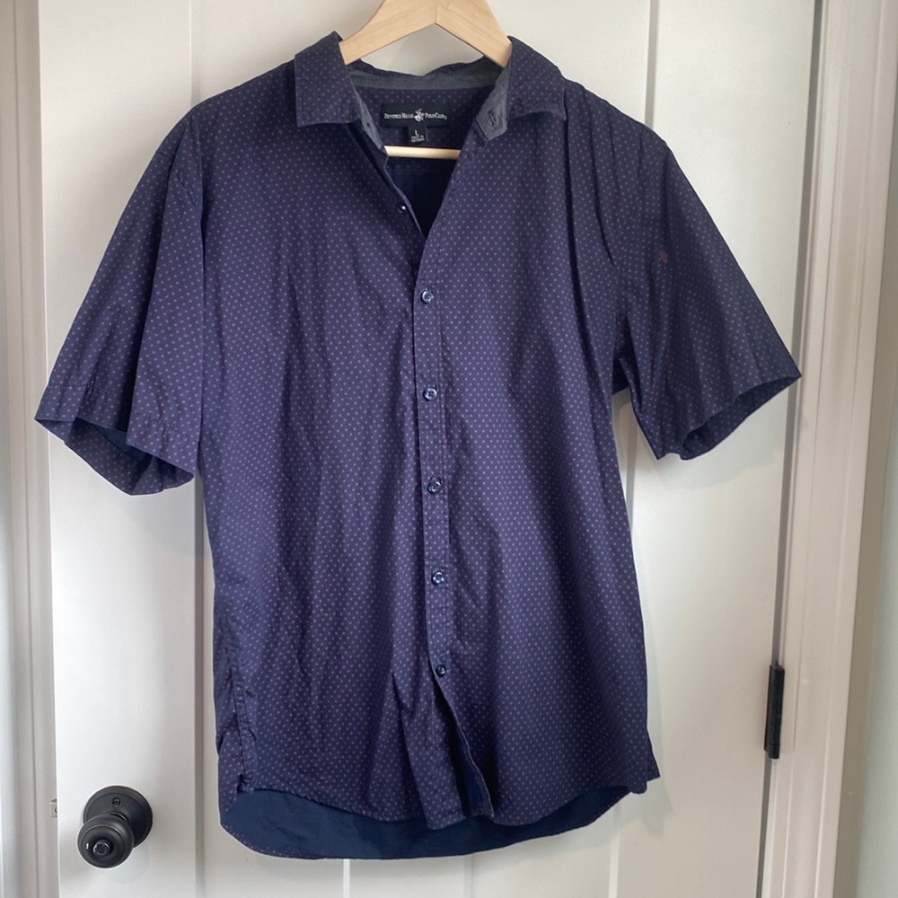 Beverly Hills Polo Club Men’s Button shirt sleeve, Large Navy blue with red dots